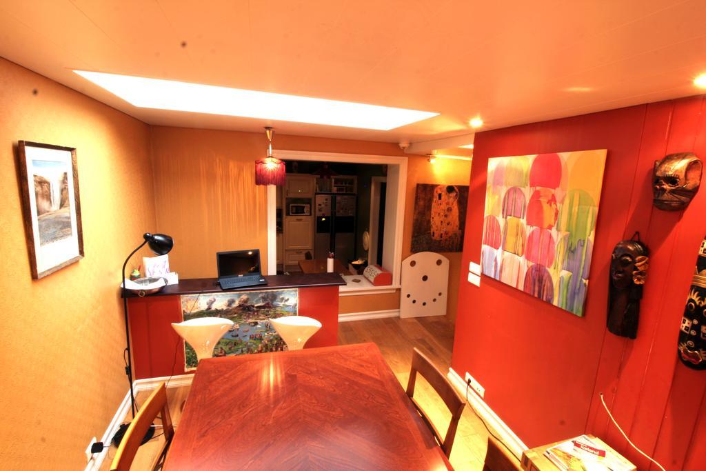Our House Guesthouse Reykjavik Extérieur photo